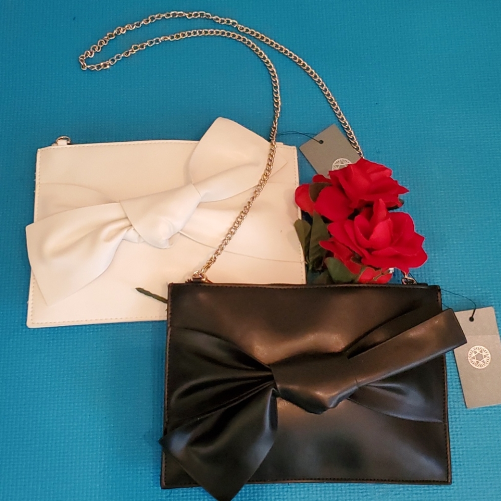 🔥NWT black clutch + bonus🔥